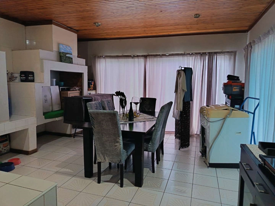 6 Bedroom Property for Sale in Heuwelsig Free State